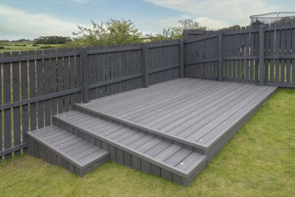 Vinyl Deck Construction in Middletown